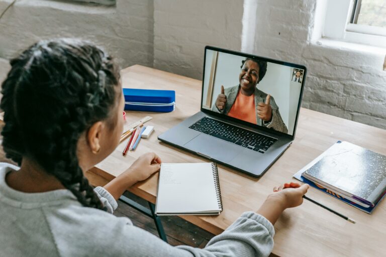 Poder transformador da educação online.